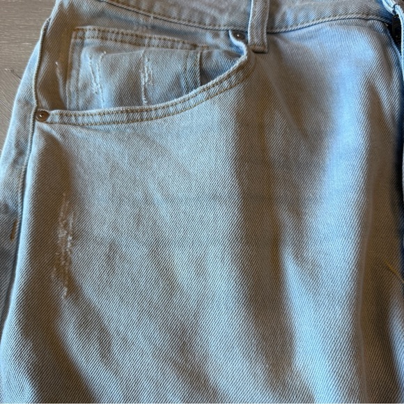 Relaxed Light Blue Distressed Jeans - Picture 4 of 7